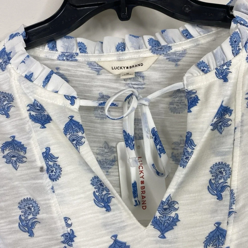 Lucky Brand Sz M Blue White Floral Print Ruffle Split Tie Neck Top Lightweight - Picture 6 of 15
